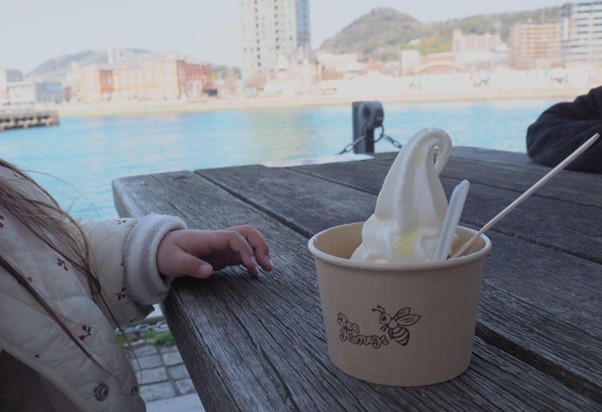 海峡プラザで食べるソフトクリーム